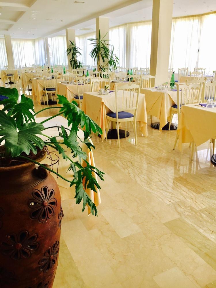 Hotel De Amicis Riccione Exterior photo